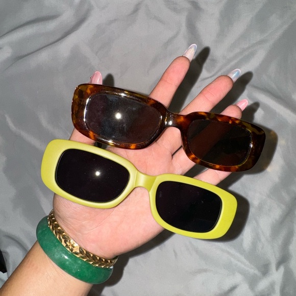 TWO SUNNIES - Picture 2 of 4